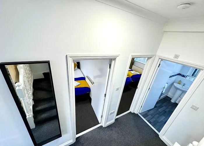 3 Bedrooms Spacious House, Separate Reception, 2 Full Bathrooms, Parking, Garden